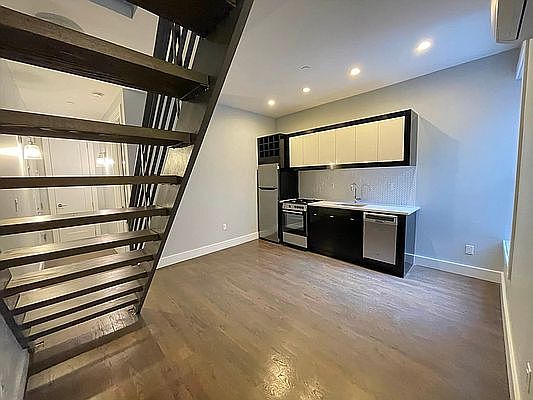 3rd image of 162 Woodruff Ave #4M
