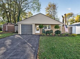 39 Laurelhurst Rd, Rochester, NY 14626