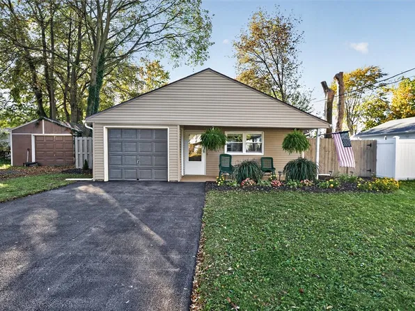 39 Laurelhurst Rd, Rochester, NY 14626
