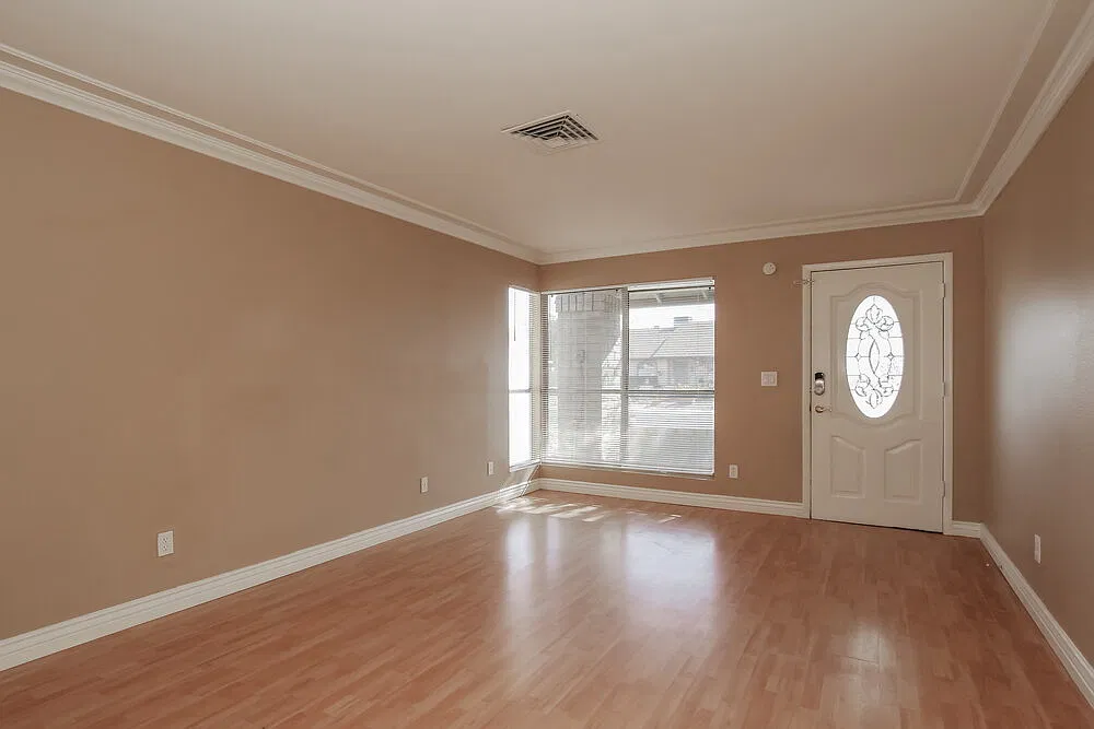 4 bed, 3.0 bath, 2023 sqft, $2,470 — Photo 3
