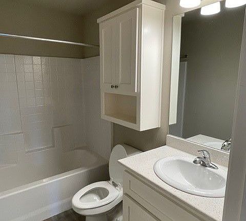 4th image of 5029 N 35th St