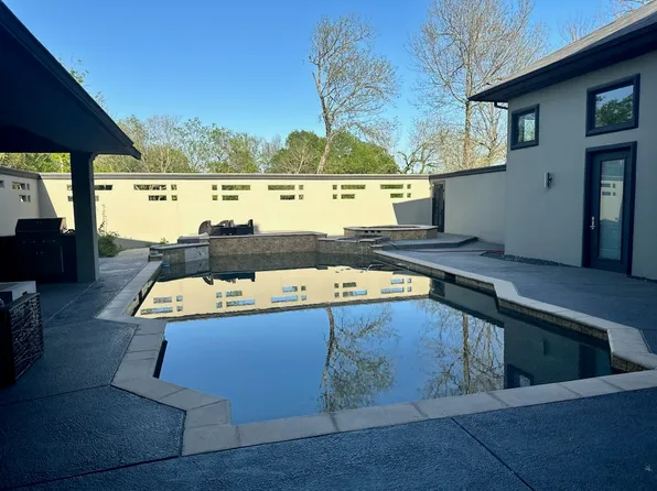 8300 Willow Cir, Terrell, TX 75160