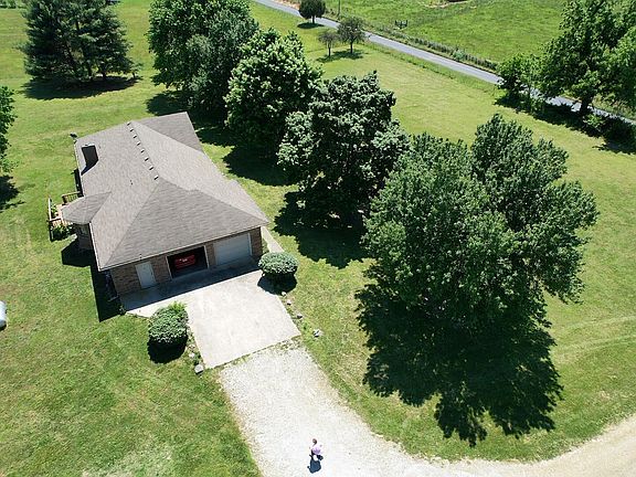 4th image of 506 Moon Valley Road
