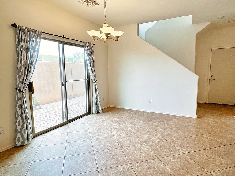 113 E Palomino Dr — Photo 5