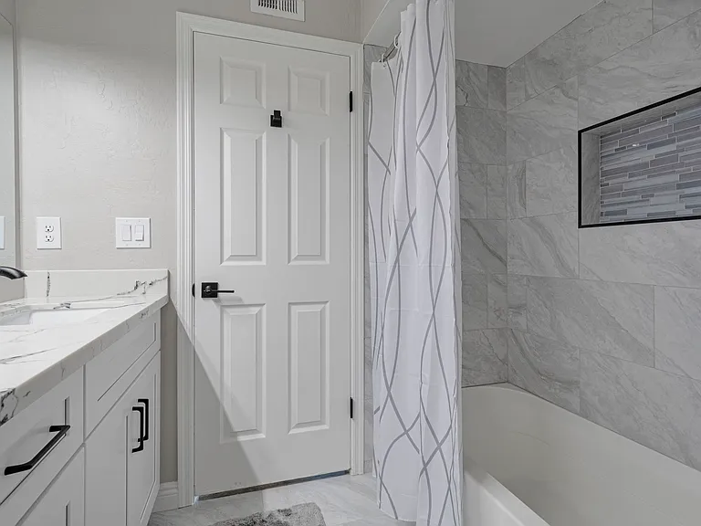2203 W Palomino Dr — Photo 20