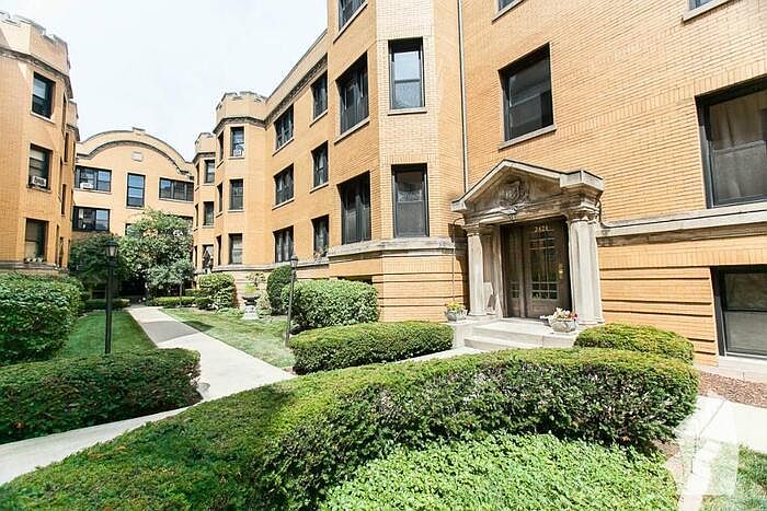 1st image of 2418 N Sawyer Ave #2422-2S