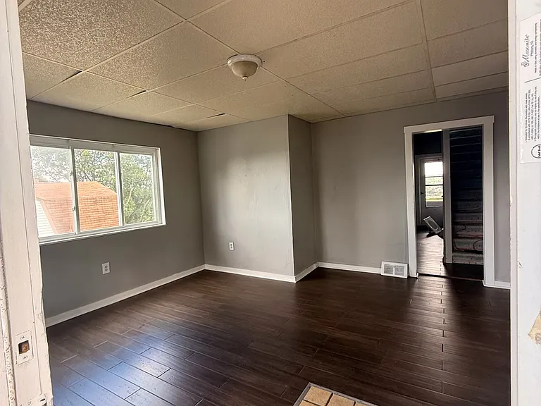 2914 Glasgow St — Photo 4