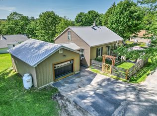 34 Bishop St, Winthrop, ME 04364