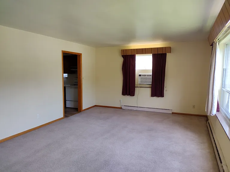 824 Arbor St — Photo 4