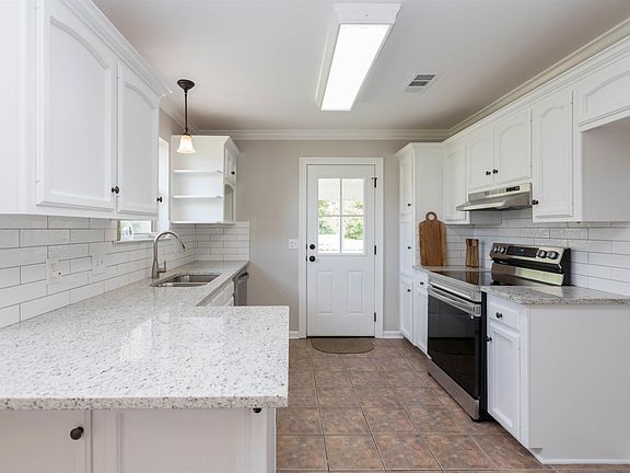 4th image of 32526 Madeline Dr