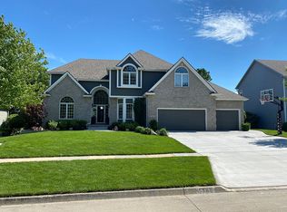 5760 Coachlight Ct, West Des Moines, IA 50266