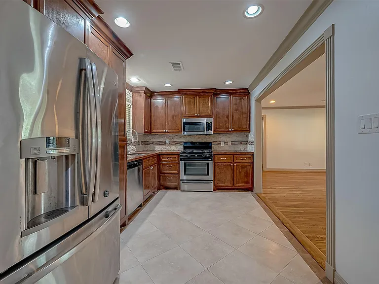 5706 Carew St — Photo 14