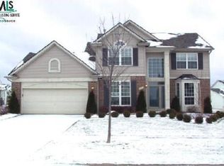 1023 Equestrian Dr W, South Lyon, MI