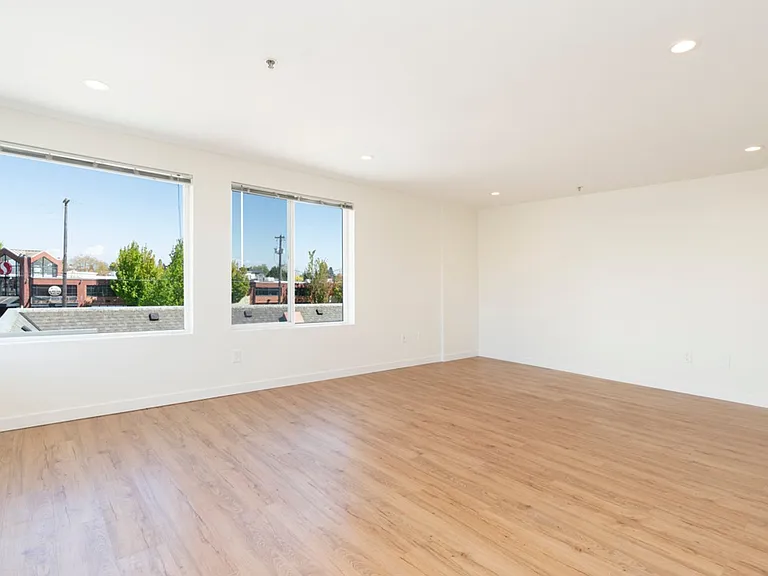 Nordhaven Apartments — Photo 36