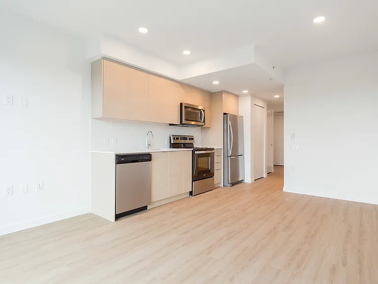3655 Victoria Dr — Photo 16
