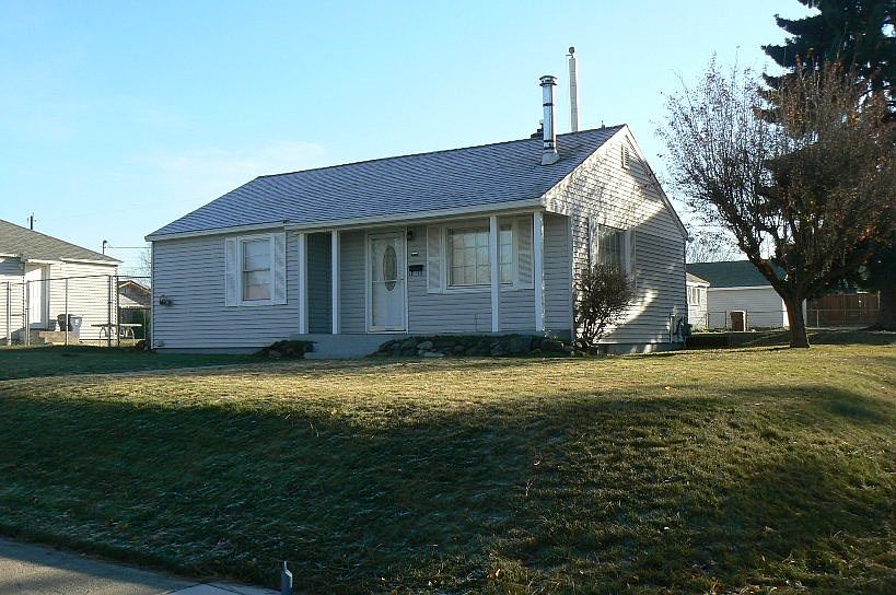 1st image of 2725 W Everett Ave