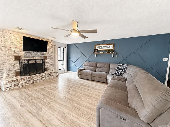 2nd image of 701 Sheffield Dr