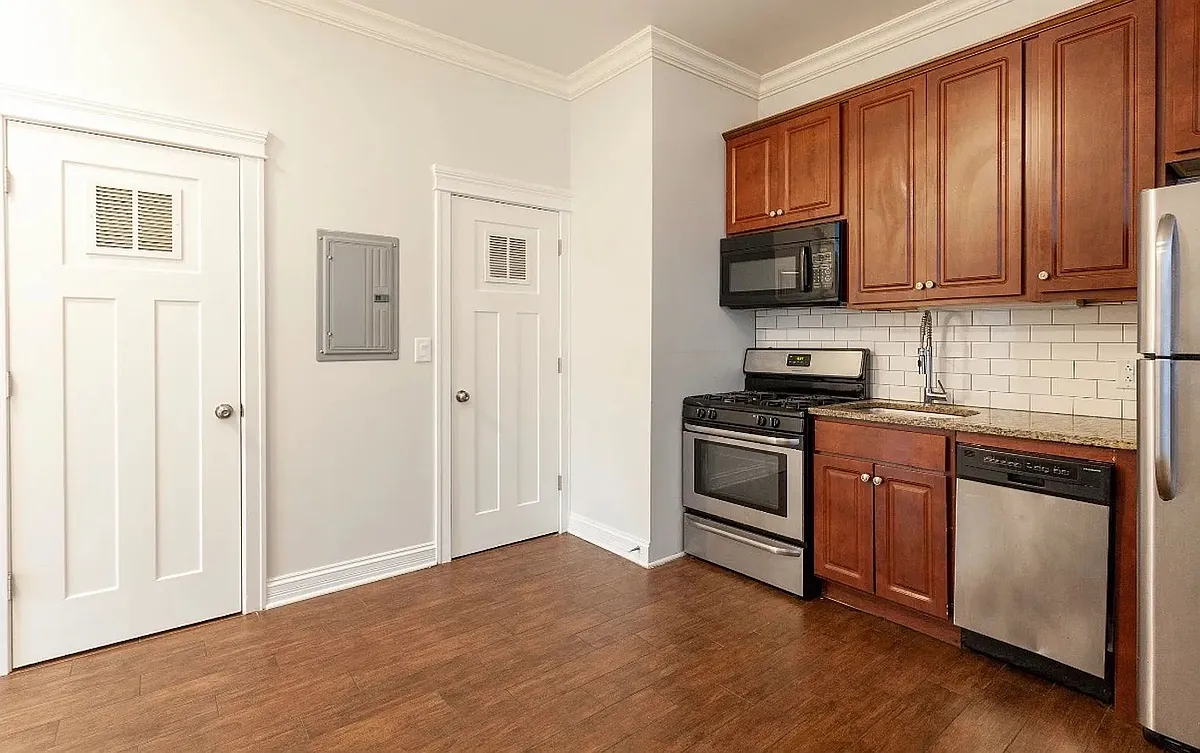 Building Photo - 4317 W Irving Park Rd #3A