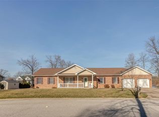 307 Lakewood Ct, Brighton, IL 62012