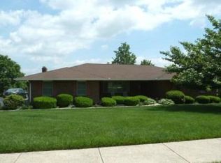 3761 Long Point Dr, York, PA 17402