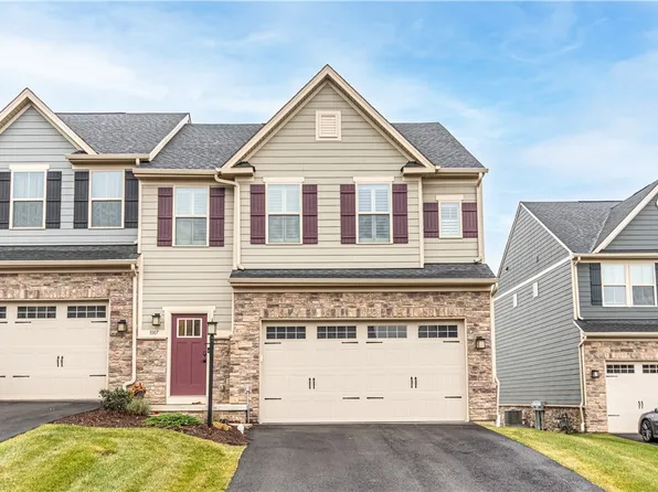 1007 Callaway Dr, Jeannette, PA 15644