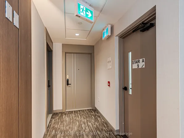 700 Sheppard Ave W, Toronto, ON