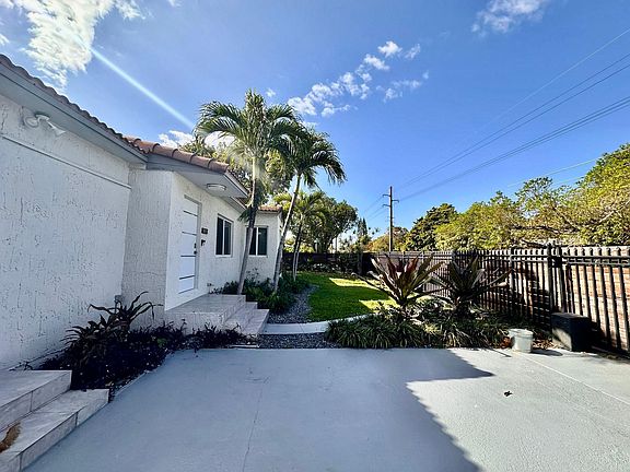 3rd image of 10441 NW 5th Ave