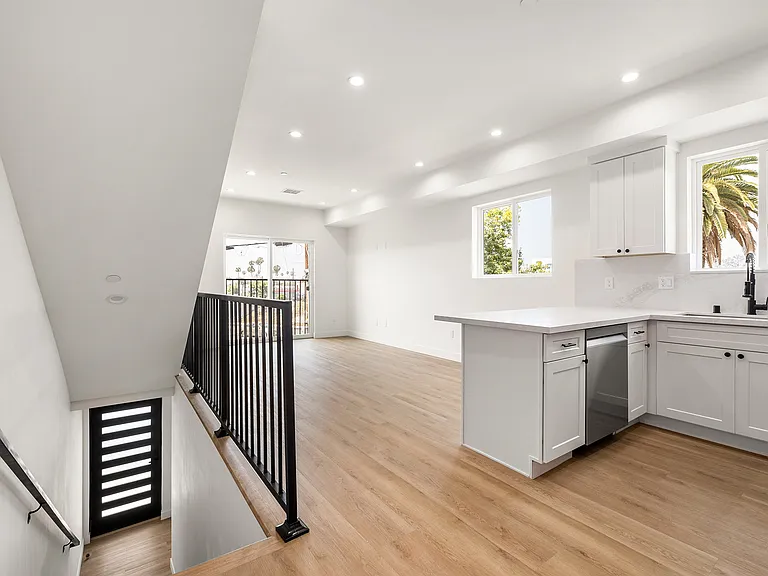 5351 Virginia Ave — Photo 12