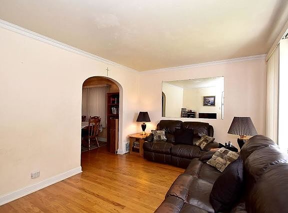 2nd image of 5204 W Newport Ave