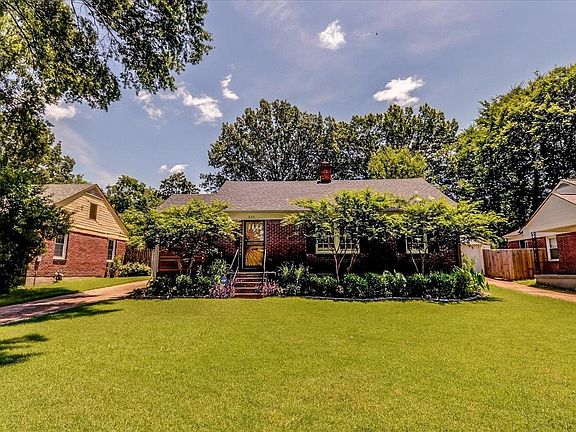 3rd image of 226 W Edwin Cir