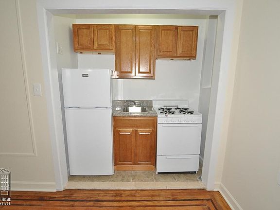 4th image of 4129 46th St APT 1R