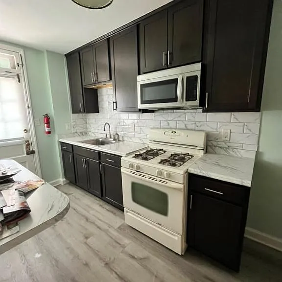 2327 13th Pl NE — Photo 21