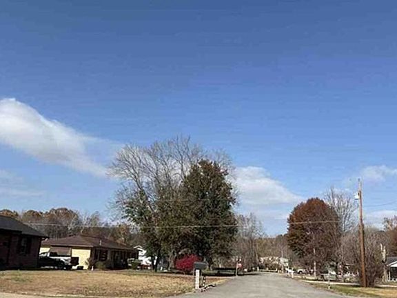 Exterior Neighborhood (street photo)