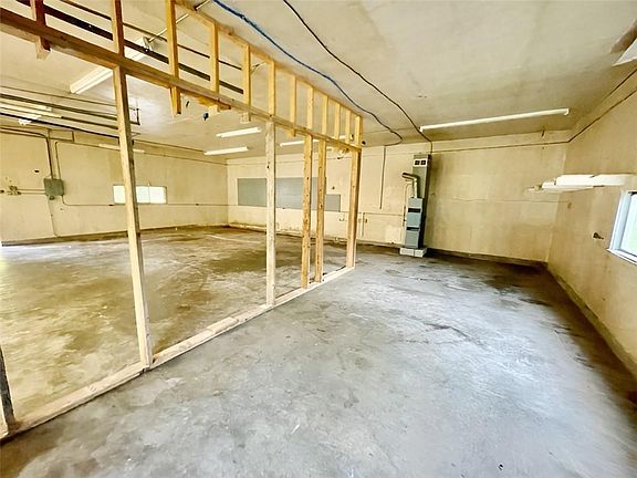 4th image of 66 Empire Ln