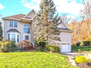 24 Wingate Way, Green Brook, NJ 08812