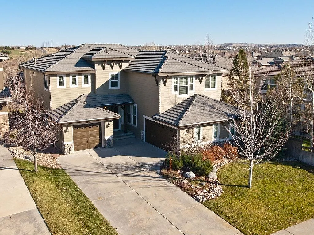 4 bed, 3.5 bath, 4827 sqft, $3,900 — Photo 3