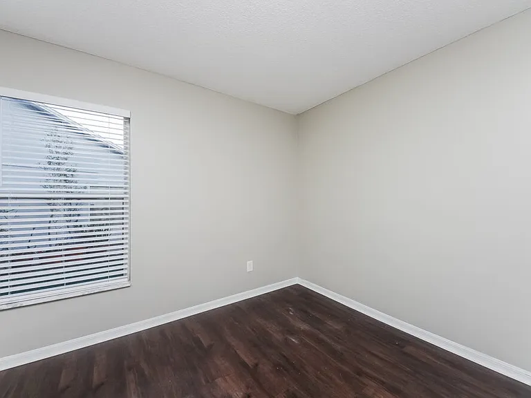 2125 Fennell St — Photo 13