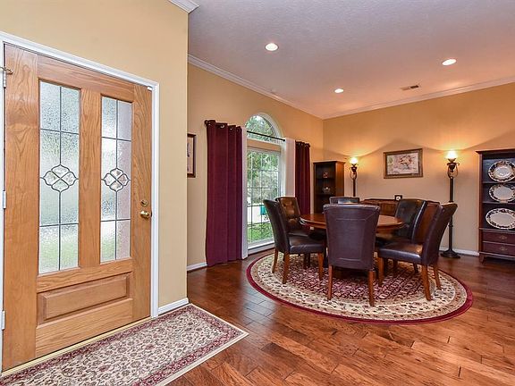 Formal living or dining room
