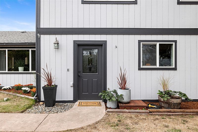 3rd image of 2902 N Orchard