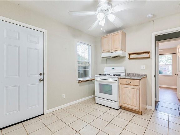 2nd image of 609 Cottonwood St #B