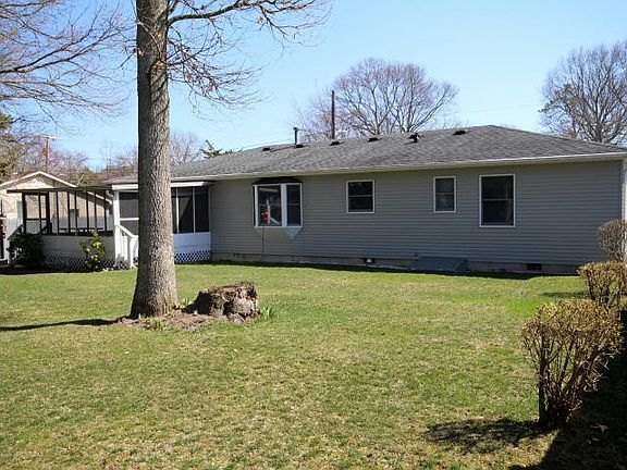 2nd image of 204 Hemlock Dr
