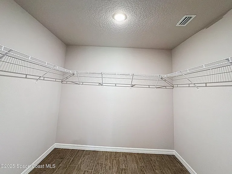 144 Roosevelt St — Photo 16