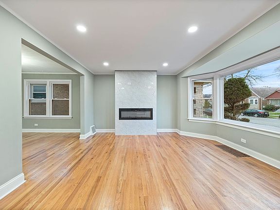 3rd image of 10615 S Emerald Ave
