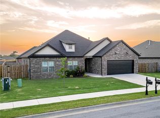 949 Laux Ln, Pea Ridge, AR 72751