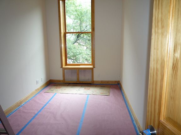 3rd image of 35 W 74th St APT 3F
