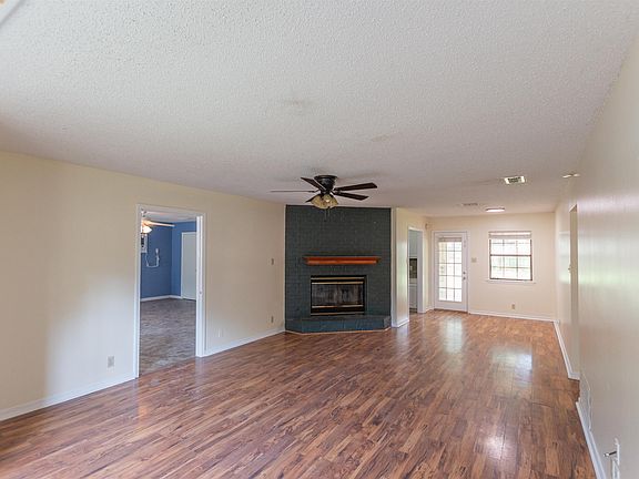 3rd image of 1101 Russell Dr