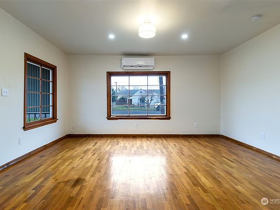 5th image of 126 W Pine Street