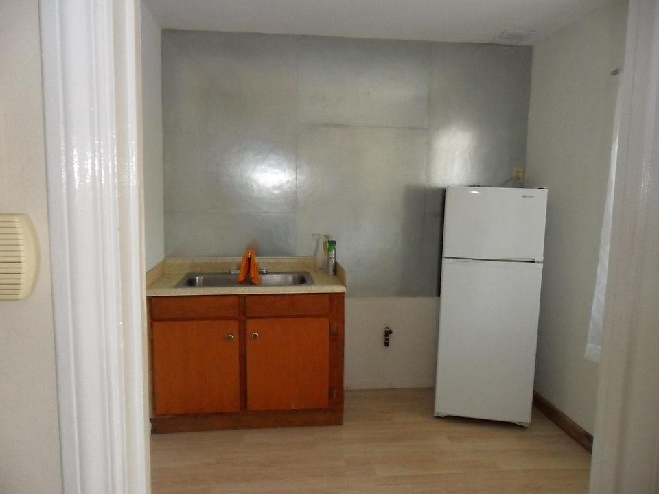 1st image of 3131 Sherwood Ave APT 6