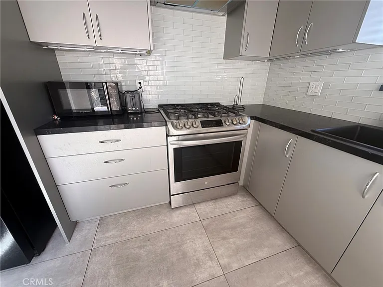 9131 Burnet Ave #10 — Photo 39