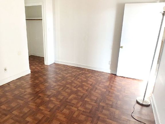 2nd image of 12-10 Astoria Blvd #R3